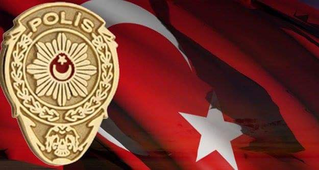 Olamam çok sevsem de bir aşkın kölesi
Senin derdin aşk benimki memleket meselesi..