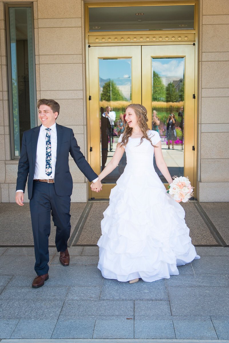 CaileyJeppson's tweet photo. Just because I realized I never shared any photos and I’m up anyways! So... enjoy some pics of our happily ever after! ❤️😍❤️😍 #JustBranded https://t.co/eUJiOHXpny