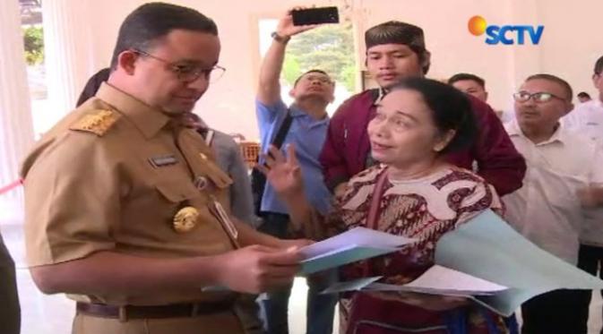 liputan6dotcom's tweet photo. Tradisi Ahok Terima Aduan Warga di Balai Kota Diteruskan Anies https://t.co/SX8XtVrjXJ https://t.co/YLJipSwXIF