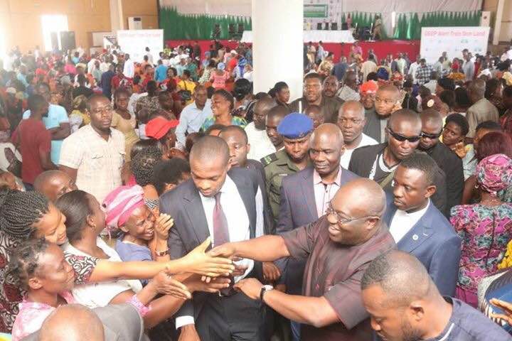 totalblessing1's tweet photo. GEEP loan was organised for Aba North state Constituency and its environ in August 2017. Many applicants have received the loan of N50,000. https://t.co/aJUzbdcZSe