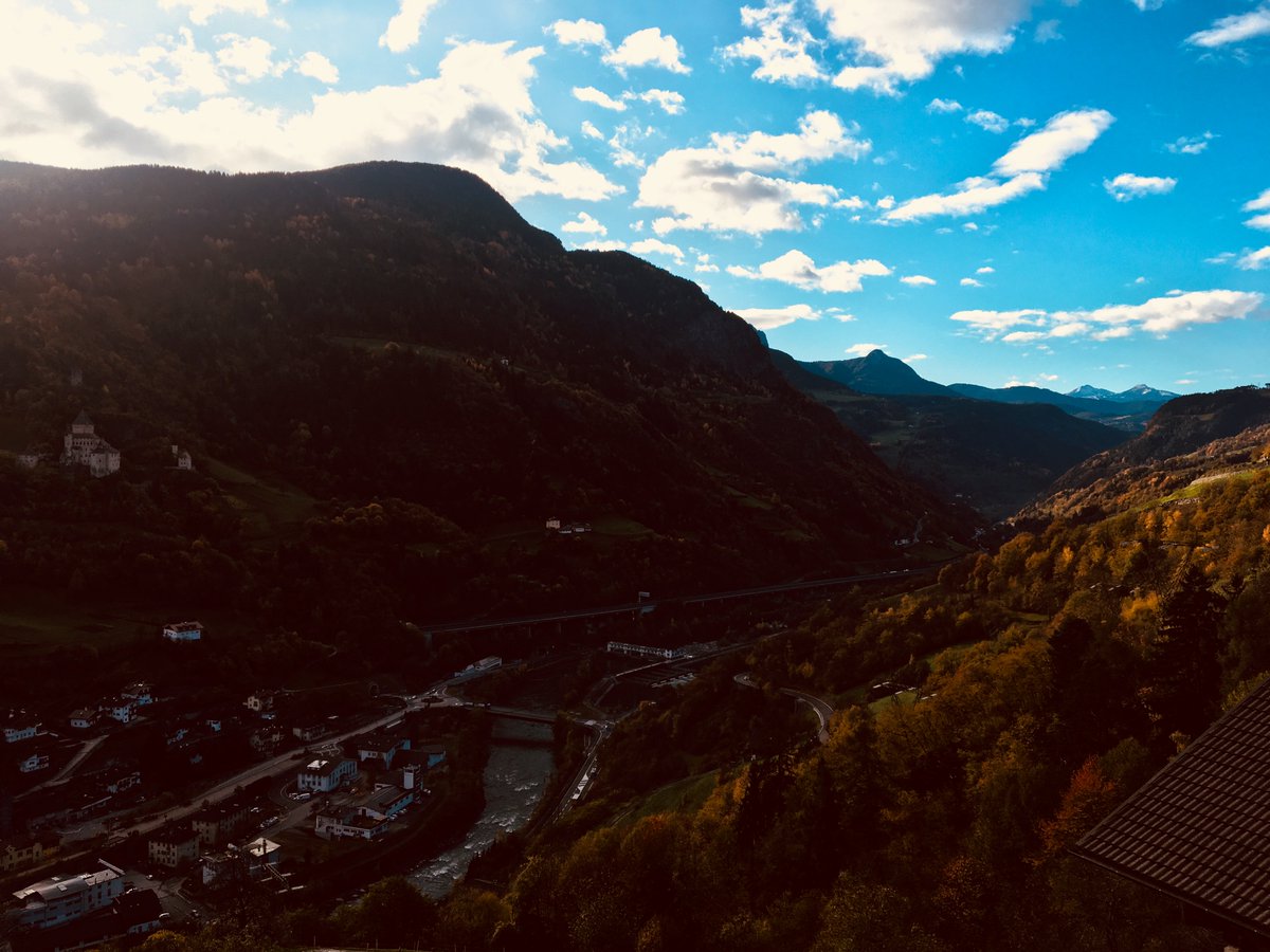 popipaan's tweet photo. Guten Morgen aus #Barbian #Südtirol https://t.co/qSqAS8MJGS