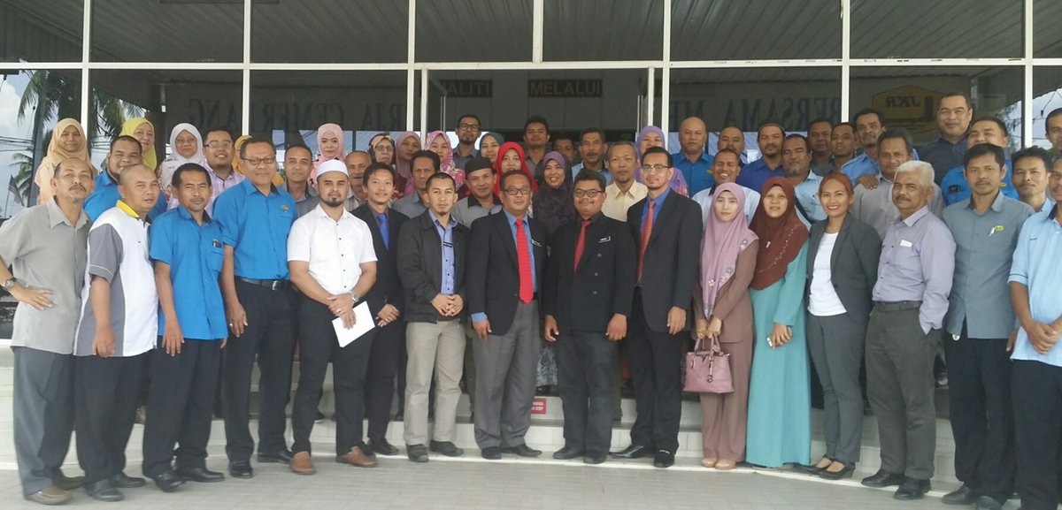 IrMohdSuhaili's tweet photo. Program bersama sprm @UnitJKRKESEDAR .Usaha berterusan memperkukuhkan integriti penjawat awam.
@IntegritiKKR 
@RoslanMdTaha 
@Kesedarkklw https://t.co/y0pf3Pchqt