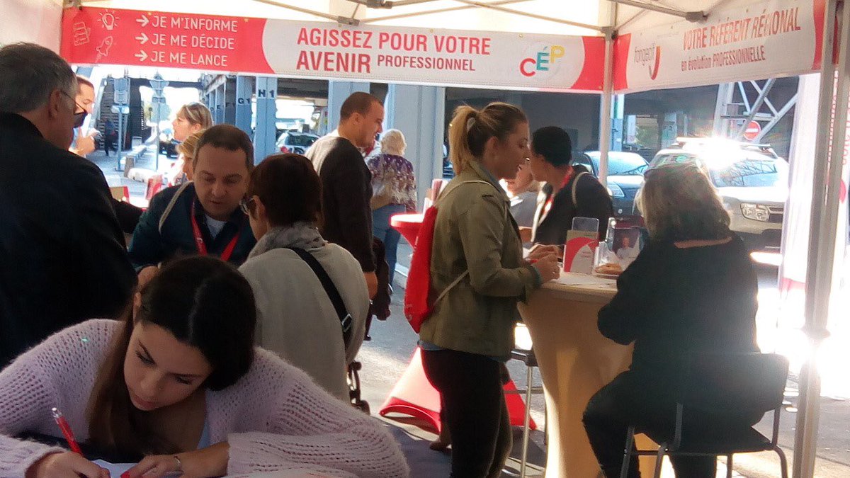 TransitionsPaca's tweet photo. Les conseillers du #Fongecif ont reçu (gratuitement et sans RDV) 130 personnes ce samedi à #Marseille, dernière étape du #CEPTour en PACA https://t.co/B2yQhKIM1a