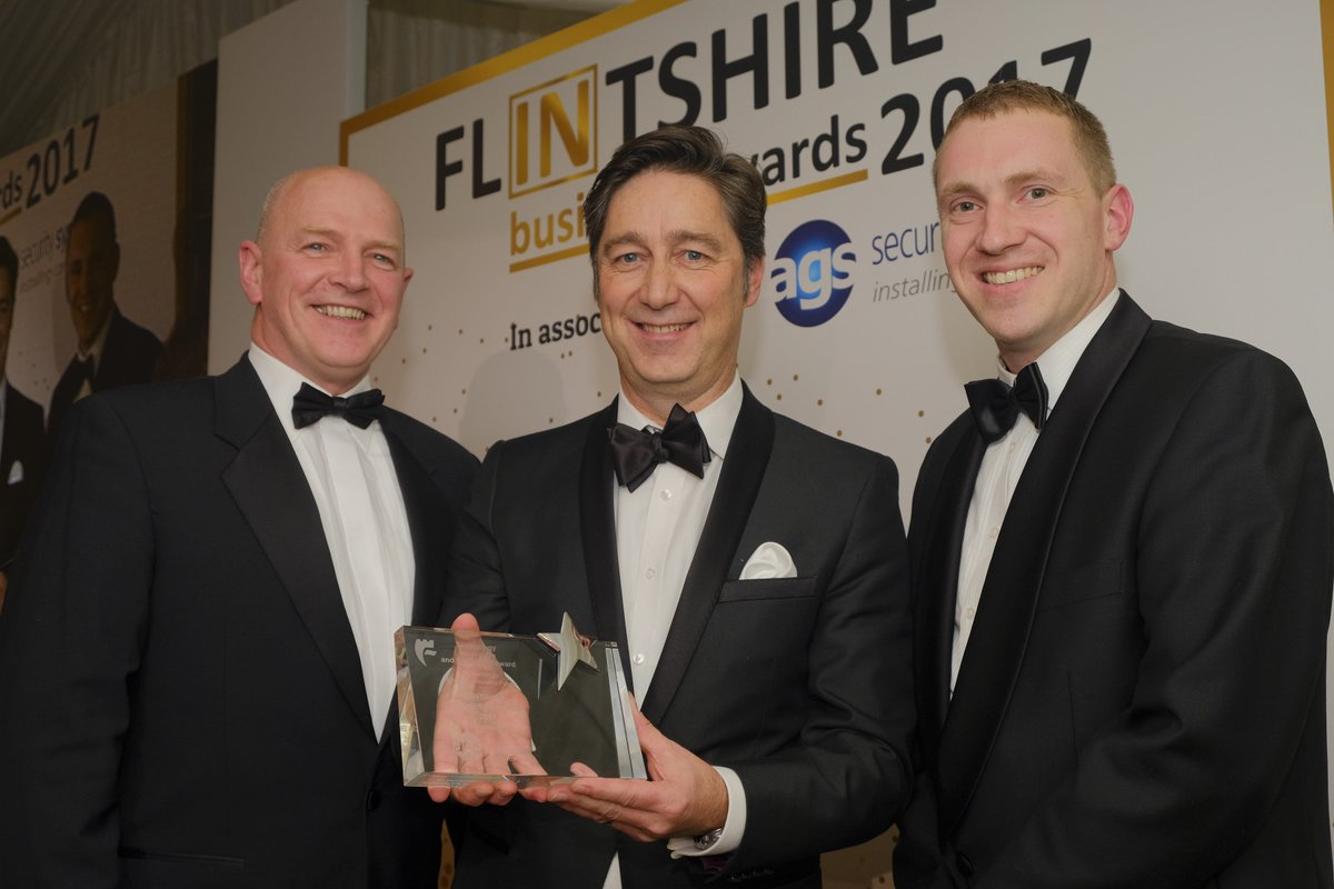 FBW_fcc's tweet photo. Congratulation to Taylor Dowding Winner of Innovation, Technology & Enterprise Award sponsored by @KingspanIP_UK #FBAwards17 https://t.co/groyUgv9cA