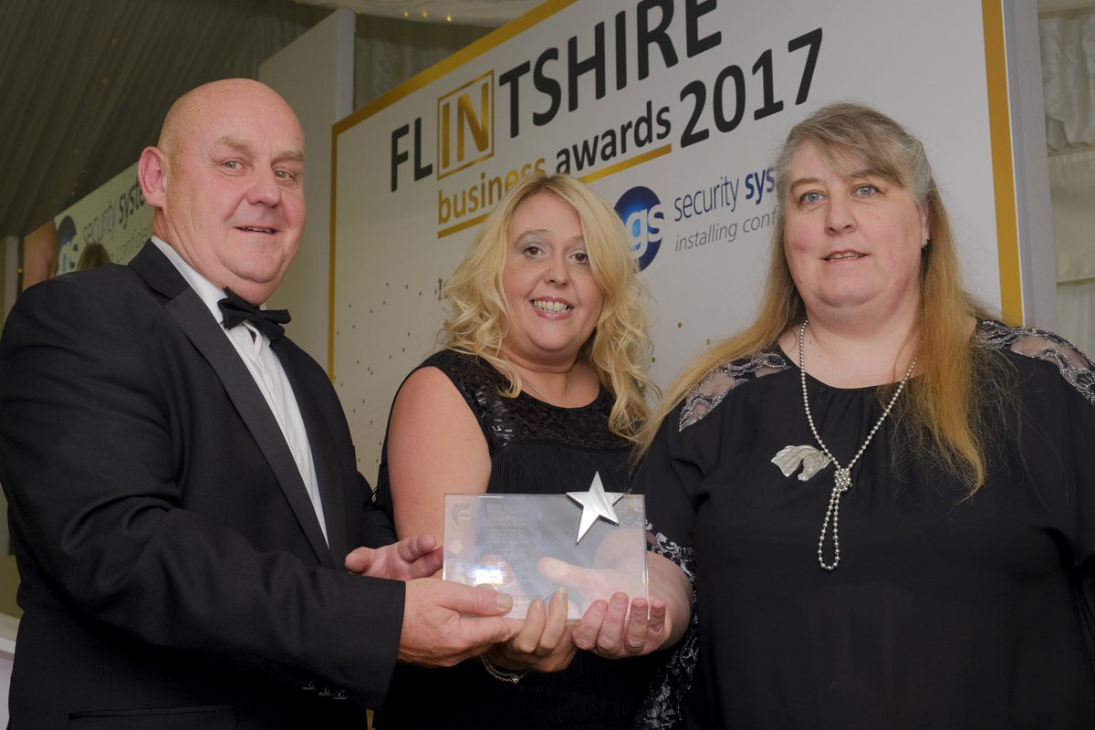 FBW_fcc's tweet photo. Congratulations to @EnbarrRecruit Winner of the Most Socially Responsible Award sponsored by @WatesGroup #FBAwards17 https://t.co/W4Yylomhvk