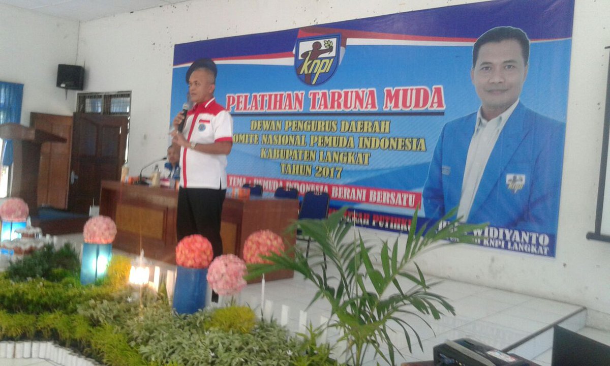 BNNKLangkat's tweet photo. Trainer dalam Pelatihan Taruna Muda " Penanaman Jiwa Nasionalisme dan Kepemimpinan yang Anti Narkoba " bersama DPD KNPI Kabupaten Langkat https://t.co/6rHdvBCh9W