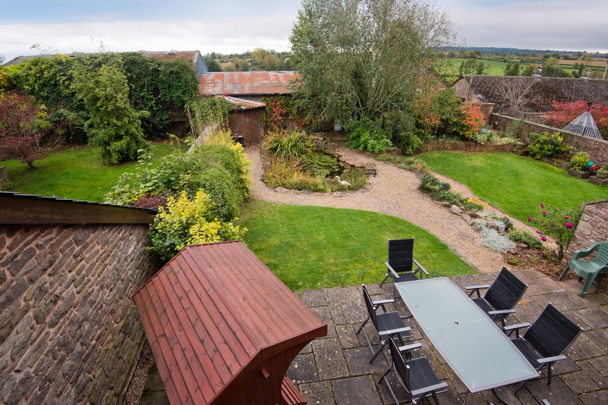 ParrysProperty's tweet photo. Why not get yourself over to #ThreeAshes to view this stunning barn, fresh to the market https://t.co/M1gWAGOfHq @FineandCountry https://t.co/6xPU76Yjdq