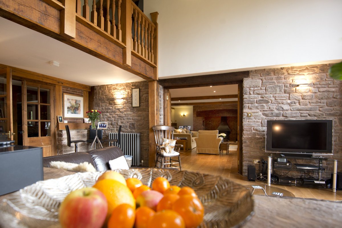 ParrysProperty's tweet photo. Why not get yourself over to #ThreeAshes to view this stunning barn, fresh to the market https://t.co/M1gWAGOfHq @FineandCountry https://t.co/6xPU76Yjdq
