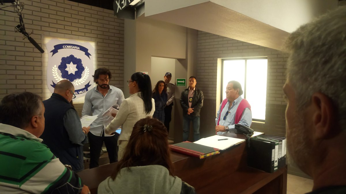 TierraSalvajes's tweet photo. #DetrasDeCamaras En #TierrasSalvajes
¿ Comenten a que escena pertenecen las fotos?
😋🙃🧐🧐😏 
https://t.co/bfK43a9END https://t.co/wKPhESBxF9