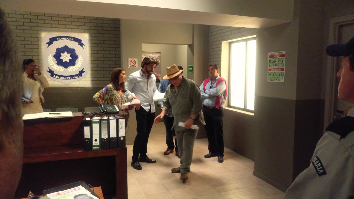 TierraSalvajes's tweet photo. #DetrasDeCamaras En #TierrasSalvajes
¿ Comenten a que escena pertenecen las fotos?
😋🙃🧐🧐😏 
https://t.co/bfK43a9END https://t.co/wKPhESBxF9