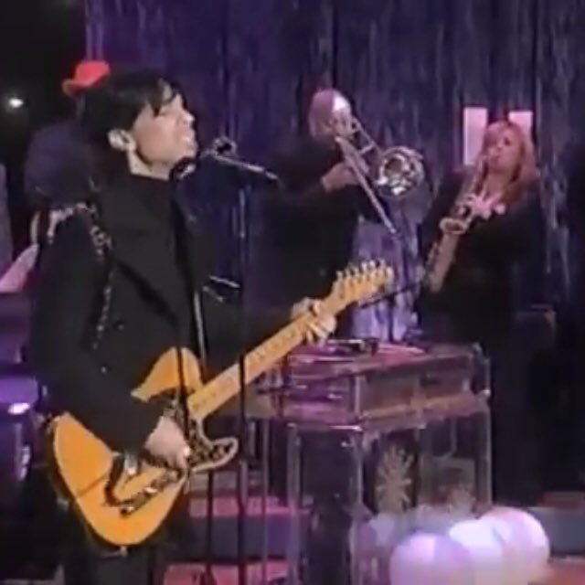 peter_lodder's tweet photo. @Prince Controversy at Ellen DeGeneres 2004 #unaired https://t.co/kxphfsCvmp via @YouTube https://t.co/PmfG5F9kiJ