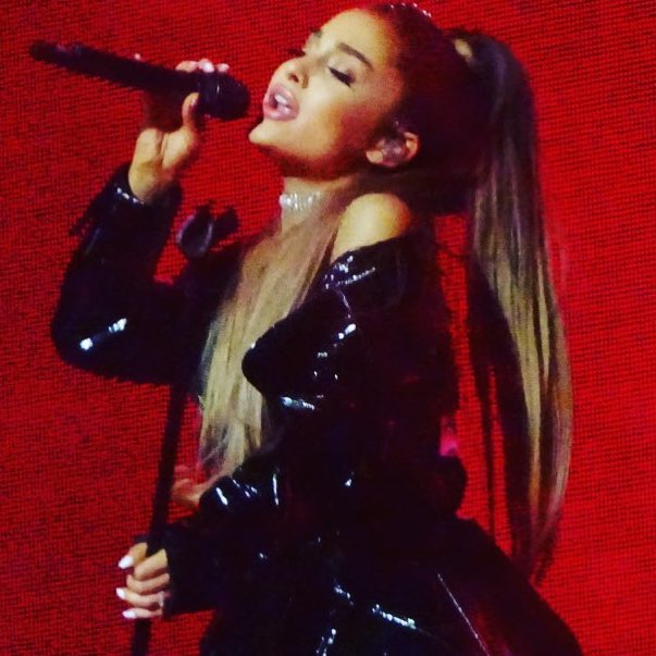 ntnbutlove's tweet photo. ariana motherfucking grande https://t.co/pa4cz5gyYA