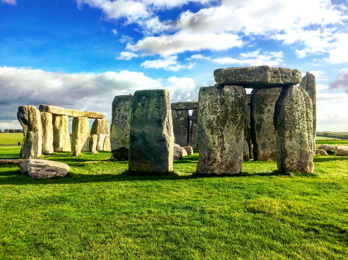 bigbugtel's tweet photo. Great views up at #stonehenge https://t.co/dcQPqJcZeR
