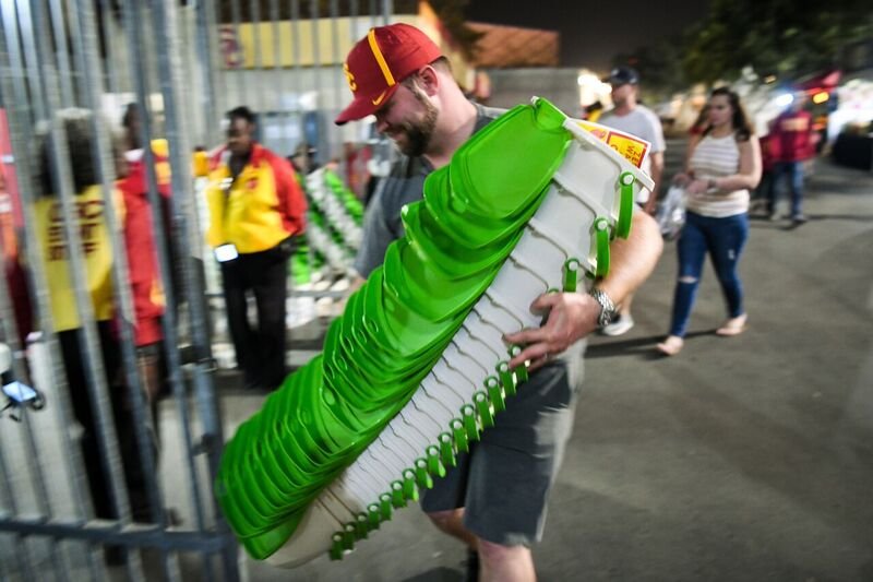 EcoSafeZW's tweet photo. Pics from our #compost caddy GIVEAWAY!!! @BASF @lacoliseum #coligreen https://t.co/RdqEqCTFlm
