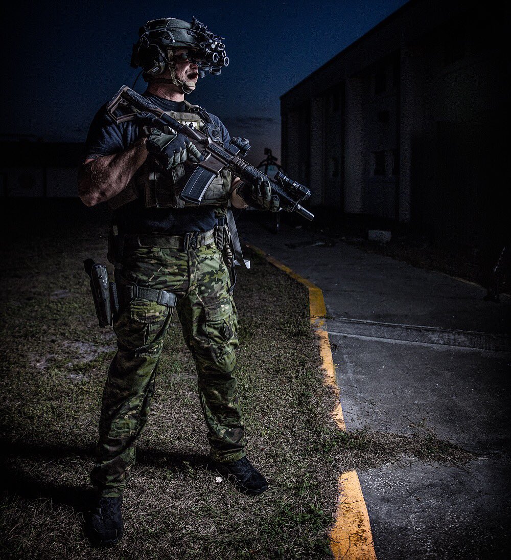 DanielDefense's tweet photo. Leaving work after the time change like... https://t.co/KTv6T5L8DE