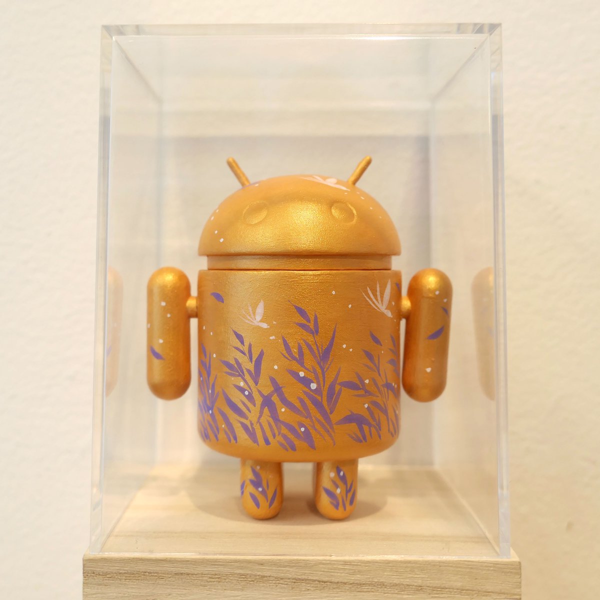 MartinHsu's tweet photo. Last of the hand-painted Zen Bots 2017 available for purchase on https://t.co/f3XYLLuAXM Currently on display at Googleplex #Androidmini https://t.co/coRrRfTPpC