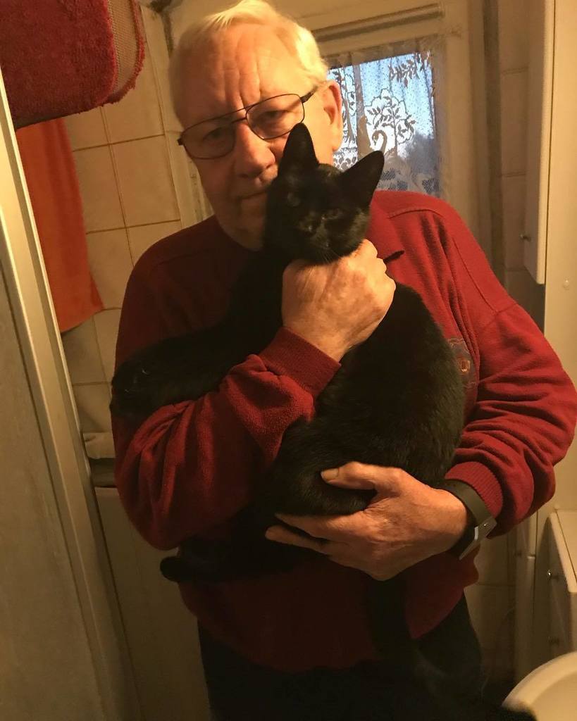 Billynicole1012's tweet photo. Felix and daddy!😘🐱 #daddy #dad2submit #dadsArmy #dads #daddy #prouddad #mydad #dadi #bestdad #thanksdad #daddys #mydaddy #fitdad #lovemydad… https://t.co/dQ8rFjO2QL
