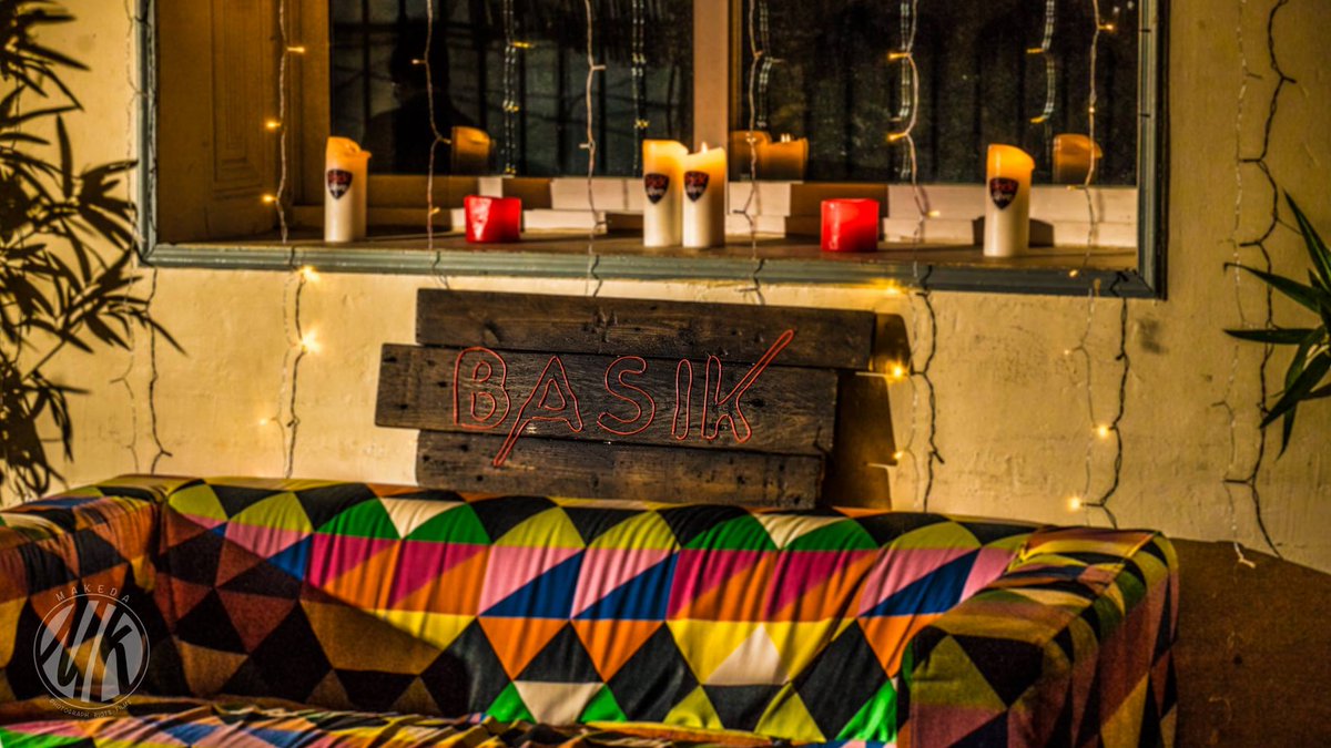 basikmusic_es's tweet photo. ¡Otra gran tarde de #BasikSessions la del viernes!

Os dejamos por aqui unas fotitos de nuestro amigo Makeda a @dearaudreymusic!

En breve + https://t.co/j9VTNFTCi2