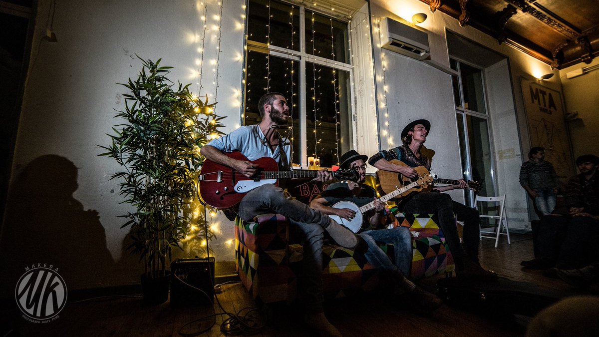 basikmusic_es's tweet photo. ¡Otra gran tarde de #BasikSessions la del viernes!

Os dejamos por aqui unas fotitos de nuestro amigo Makeda a @dearaudreymusic!

En breve + https://t.co/j9VTNFTCi2