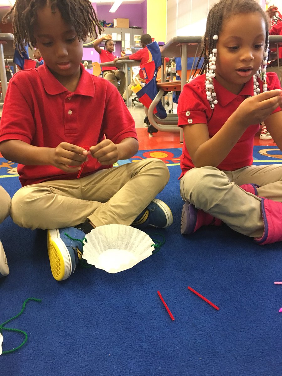 tribble1stgrade's tweet photo. How does gravity work......stayed tune for our parachutes taking flight!! @HendleyES https://t.co/fQLC2Enkh7