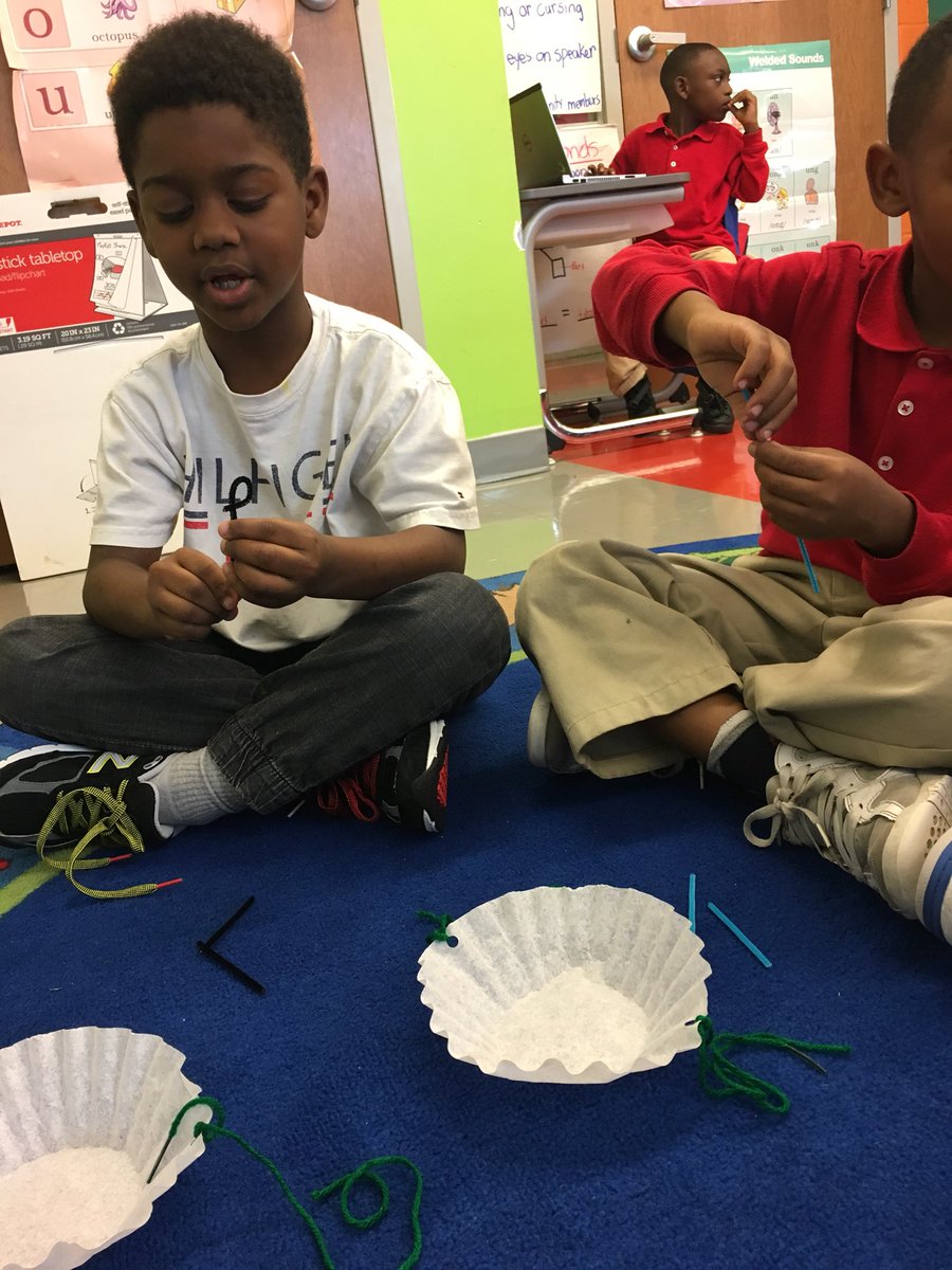 tribble1stgrade's tweet photo. How does gravity work......stayed tune for our parachutes taking flight!! @HendleyES https://t.co/fQLC2Enkh7