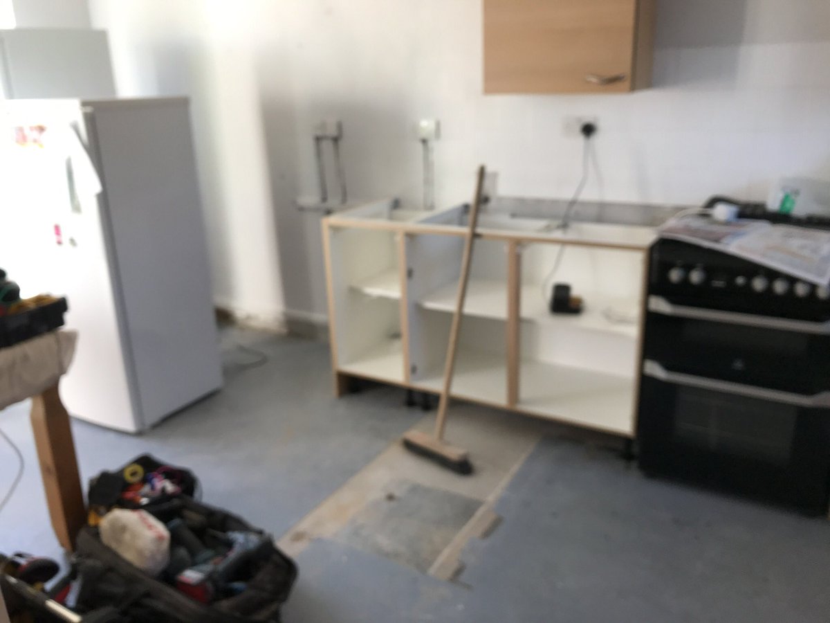 queenfan1976's tweet photo. #kitchenprogress 😃 https://t.co/OcTG0P0ncD