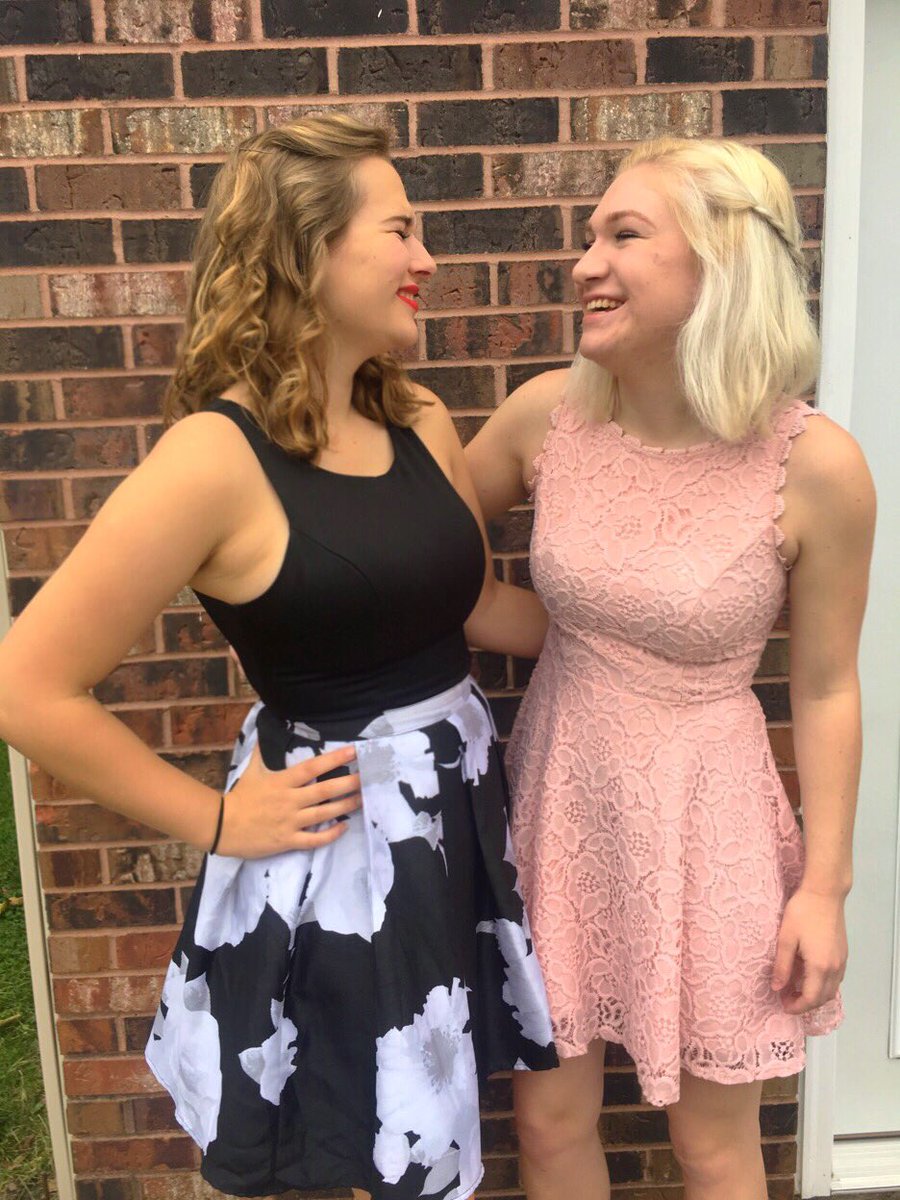 jaclynandersen's tweet photo. Thank you for traveling 4 hours to be my hott date to formal and sleep on my futon 💞 @MimiKivi https://t.co/mIOfQt0aMA