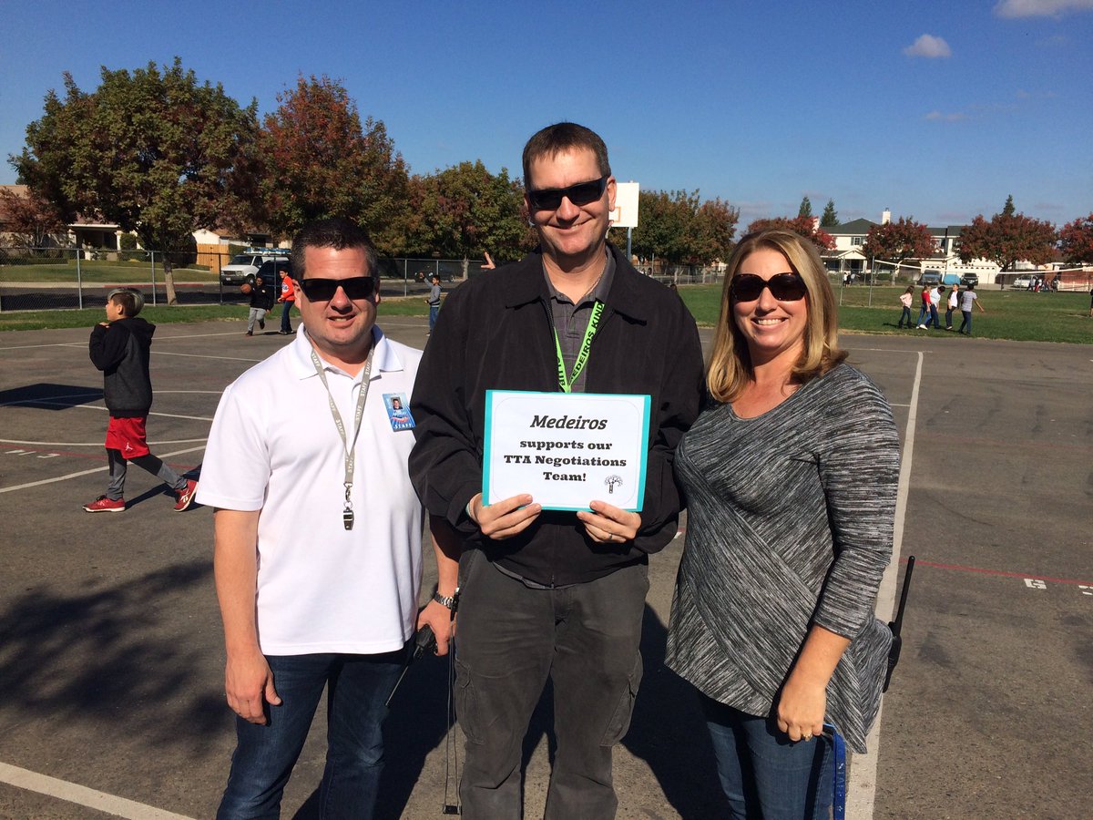 hausfrowe's tweet photo. We support our bargaining team! #TurlockTA #WeAreCTA https://t.co/3TGSoUjbEF