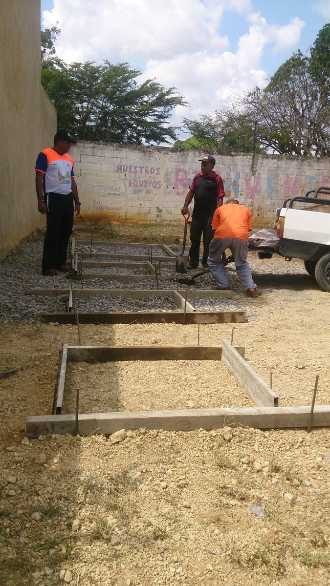 Durante el fin de semana a través del Programa #UnDíaPorMiComunidad rehabilitamos el espacio de uso común en la Urb. Villa trabsider.