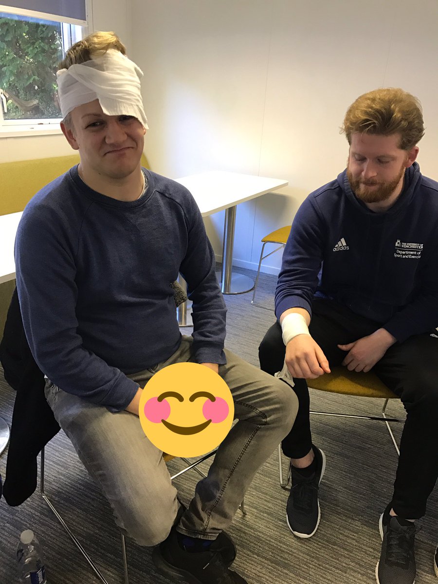 firstaidangels's tweet photo. #interactivegroup #Post Gradstudents Winchester University #practisingfirstaid skills 👍 https://t.co/nhjZcGbf5S
