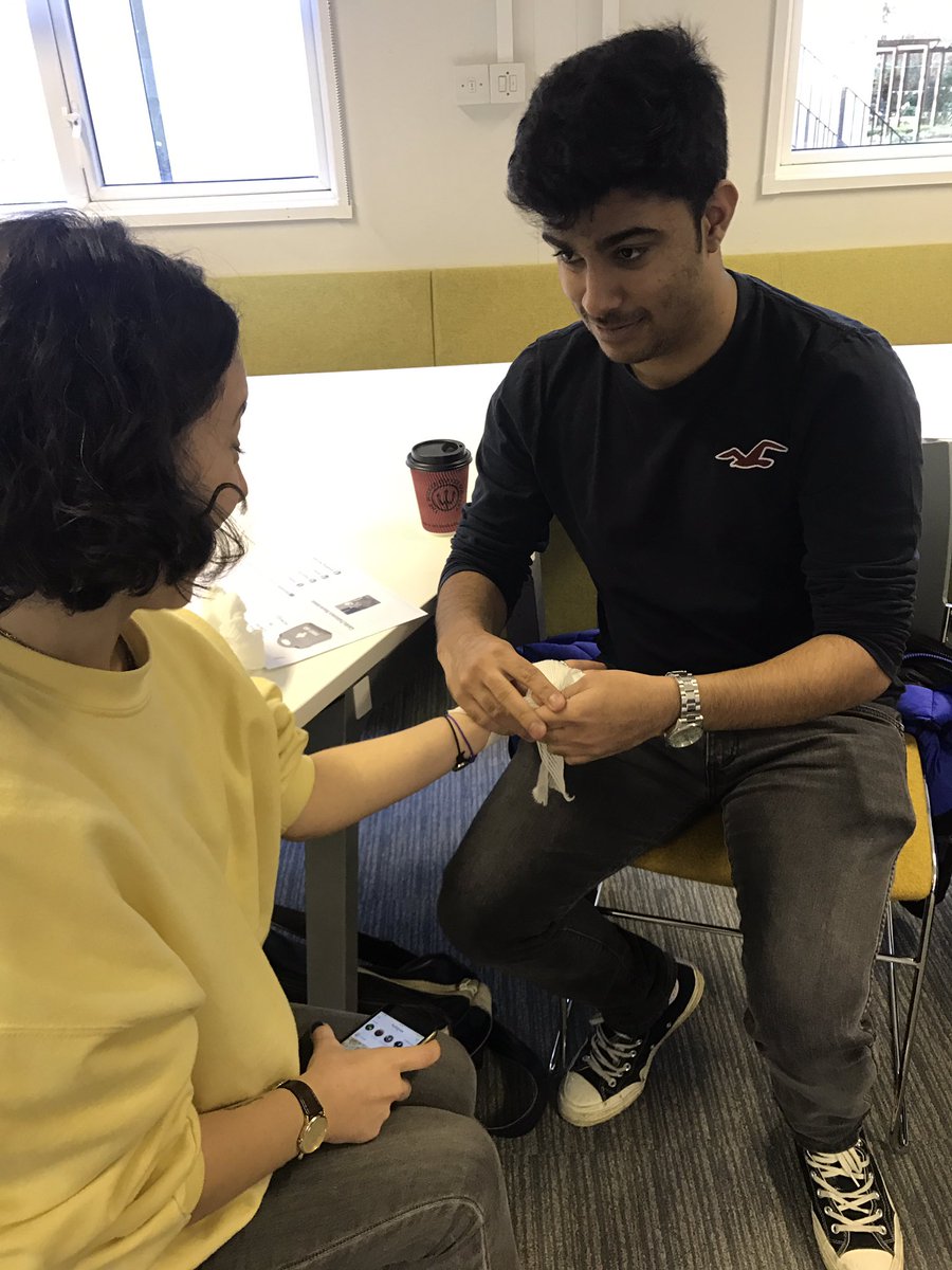 firstaidangels's tweet photo. #interactivegroup #Post Gradstudents Winchester University #practisingfirstaid skills 👍 https://t.co/nhjZcGbf5S