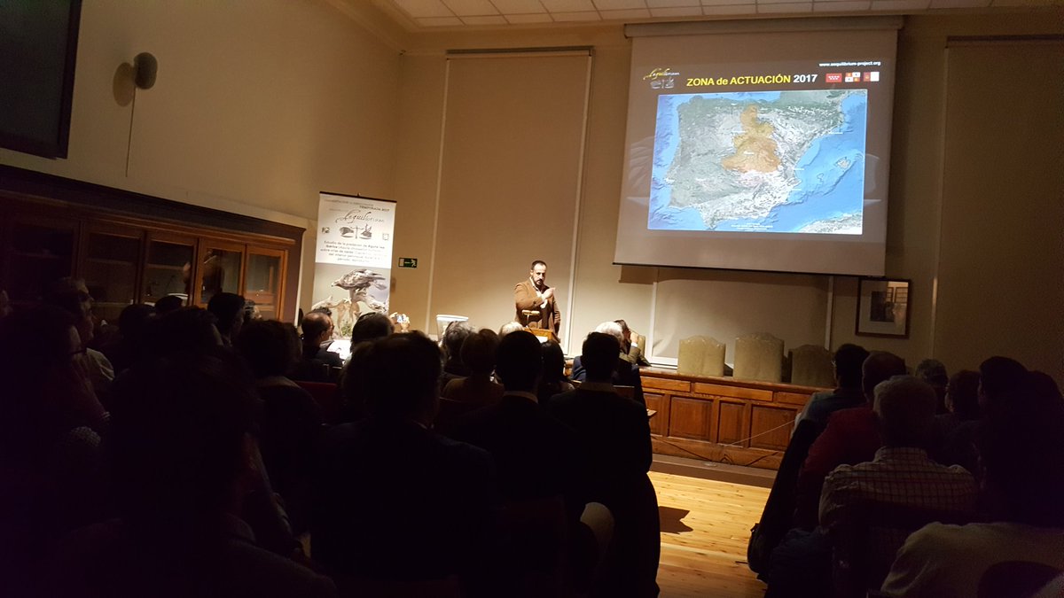ACEcorzo's tweet photo. Enrique Navarro de @grupo_Tagonius explicando los pormenores del #ProyectoAequilibrium y el trabajo realizado #corzos #caza y #conservación https://t.co/bNN3PsmSot