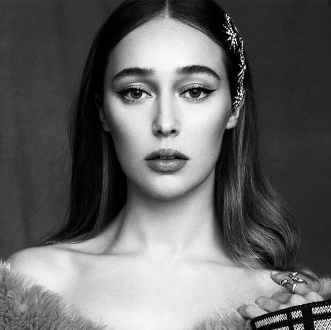 hedalovepat's tweet photo. #AlyciaDebnamCarey #monrowemagazine https://t.co/rq6HoN6O8E