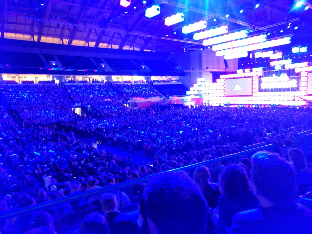BlazingEdgeHR's tweet photo. Websummit opening and we are so excited to be here!! #websummit2017 https://t.co/OZgby3GusX
