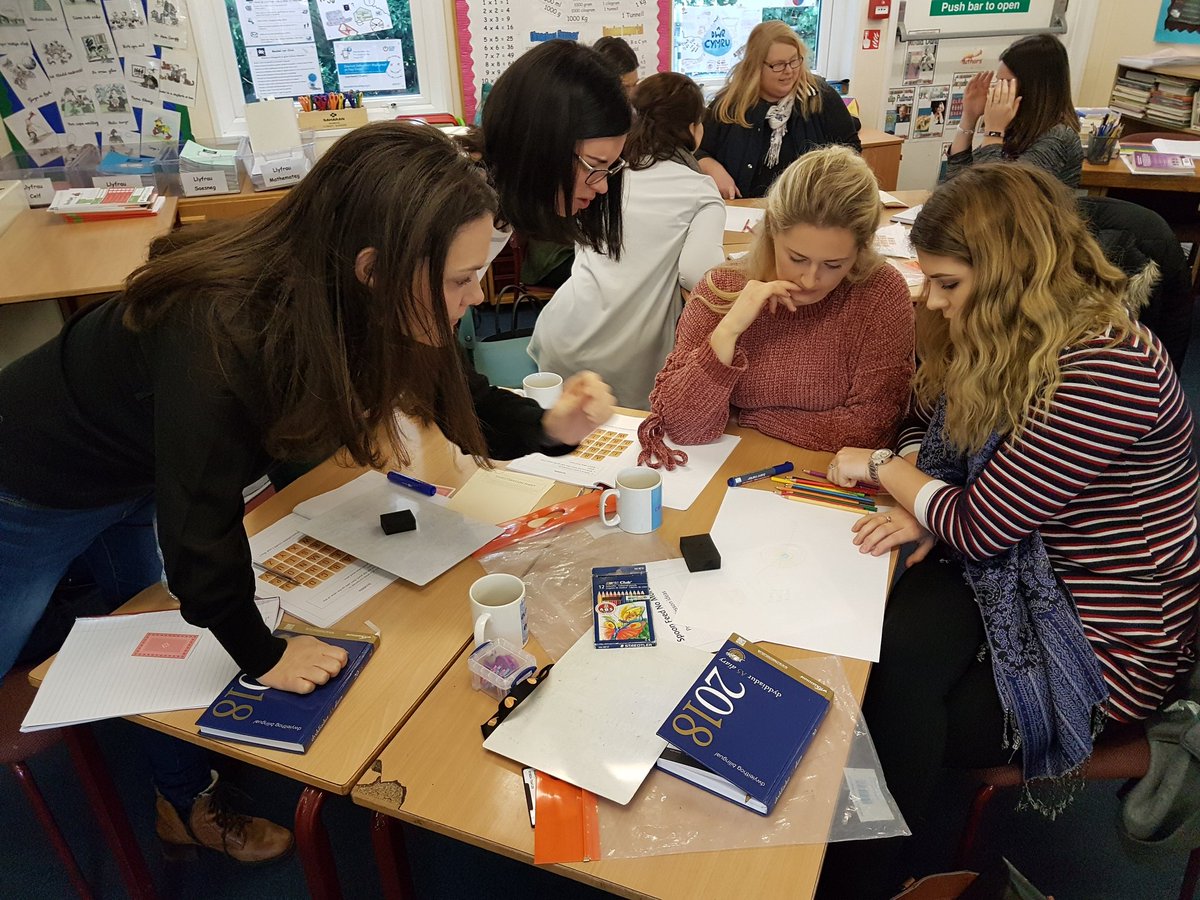 WilkesHistory's tweet photo. Was made so welcome today whilst working with a lovely group of teachers in North Wales for @Dragonfly_Edu Thank you everyone, a great day https://t.co/hIWuWSVSuQ