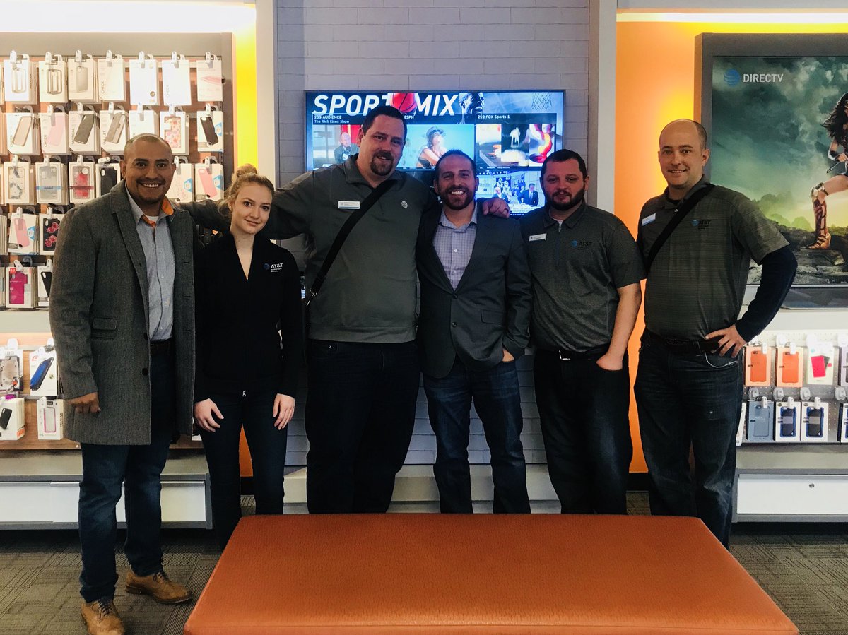 Robert (@attrobert_diaz) on Twitter photo 100 Entertainment or bust this month at 6th and Broadway...🙌🏼 @ScheelHouse @aharris_att @springmobile <a href="/JohanAWerner/">Johan Werner</a> 100 Entertainment or bust this month at 6th and Broadway...🙌🏼 @ScheelHouse @aharris_att @springmobile <a href="/JohanAWerner/">Johan Werner</a>