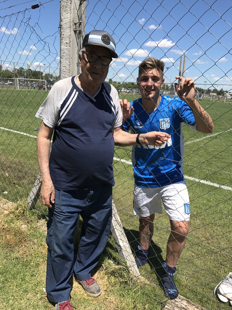 TurquitoGarcia7's tweet photo. Racing 1 vs San Lorenzo 1 gracias abuelito por bancarme en todas, te amo ❤️👴🏼 https://t.co/pRdL8NrOQJ