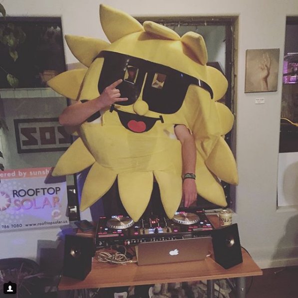 TheRooftopSolar's tweet photo. First Friday was a blast! Special thanks to Jeremy Cox and Sky Black!
#rooftopsolar #solar #energy #solarenergy #sunshine #solarpower https://t.co/bo4imm1XVB