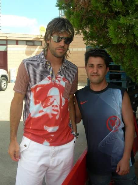 viachers's tweet image. LEYENDAS @viachers | Tras debatir en el Chat ¿quién crees que conserva aún la camisa/polo? RT @santicanizares FAV @dalbelda? #OpinionOnline