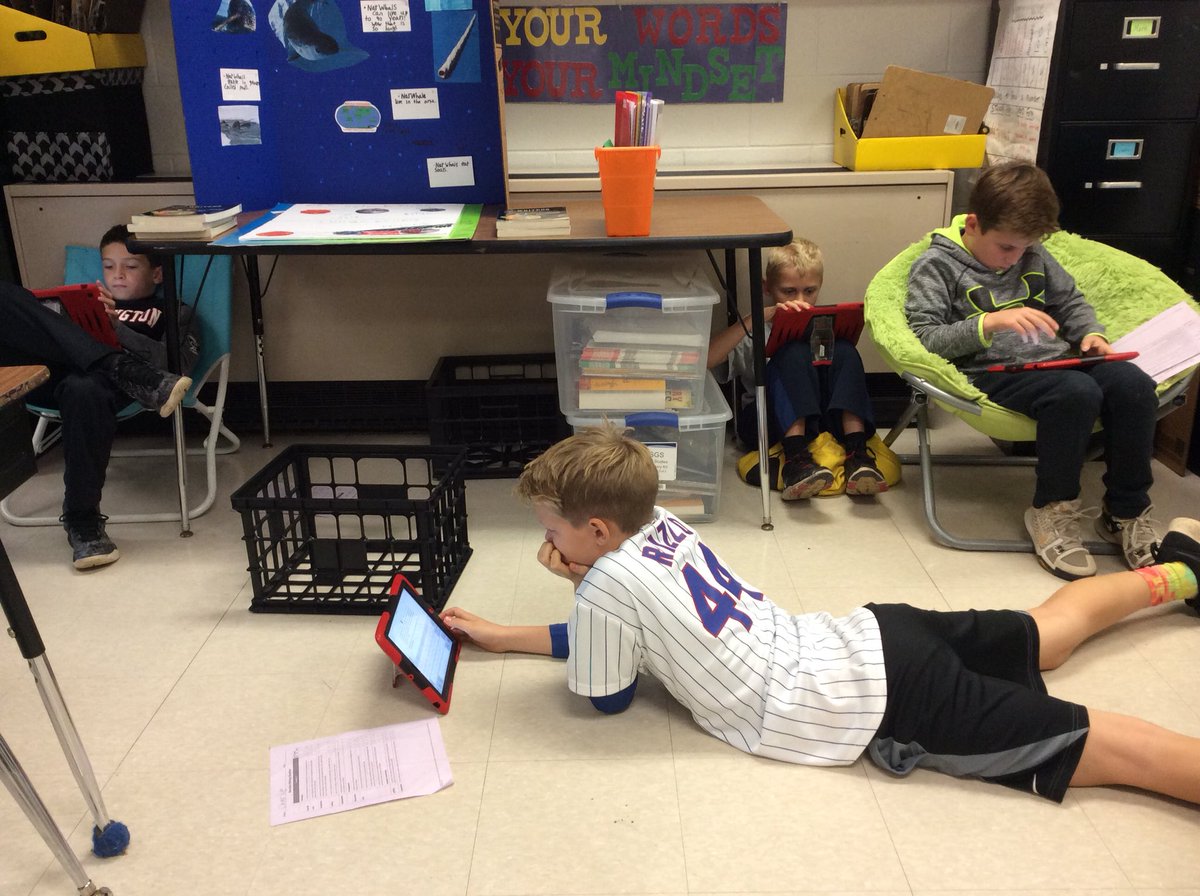 LinesDen28's tweet photo. Working on our final drafts! #writingisalongprocess #peerediting #useyourresources https://t.co/59dtsbKQia