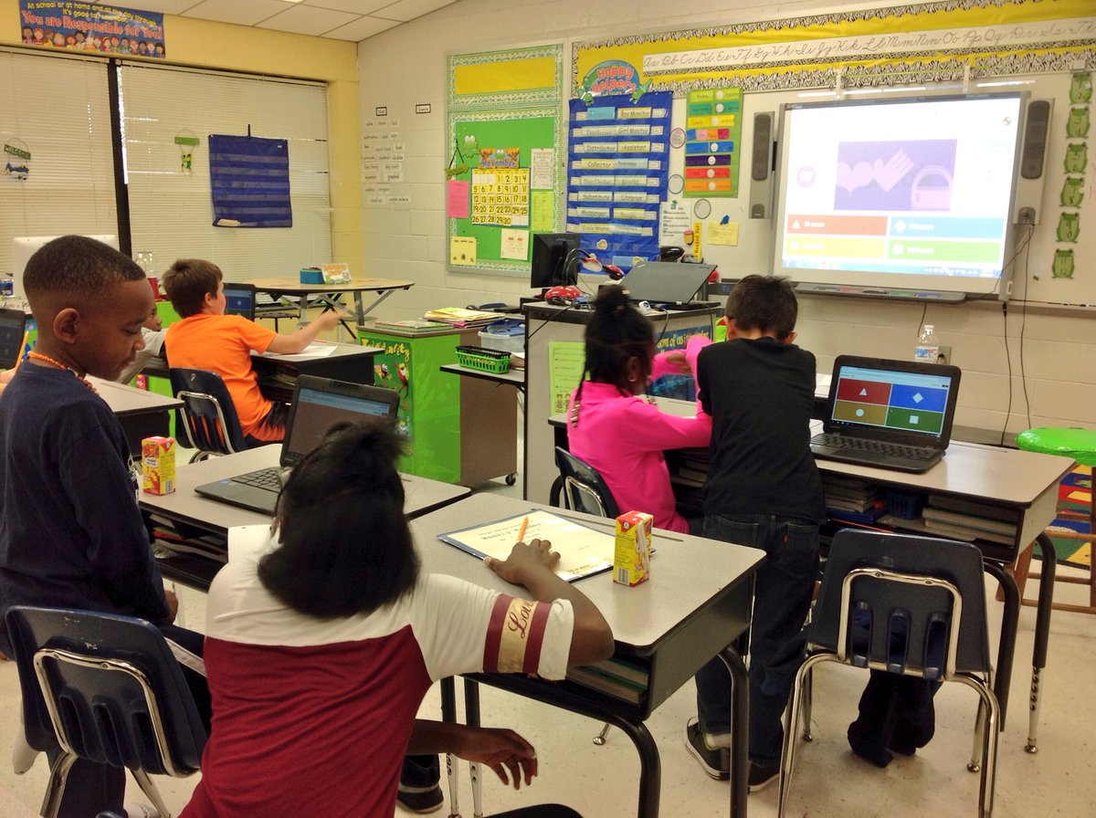 RoyalElementary's tweet photo. Learning by doing increases student engagement ✨ #RESknights #ROCKmath https://t.co/A8q1cgJhVL