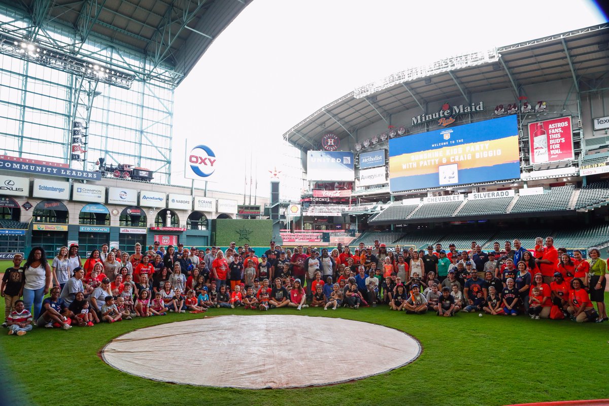 astros's tweet photo. Today at MMP, Craig Biggio stopped by to play some ball with the @SunshineKidsOrg! https://t.co/iiONfnC9CF