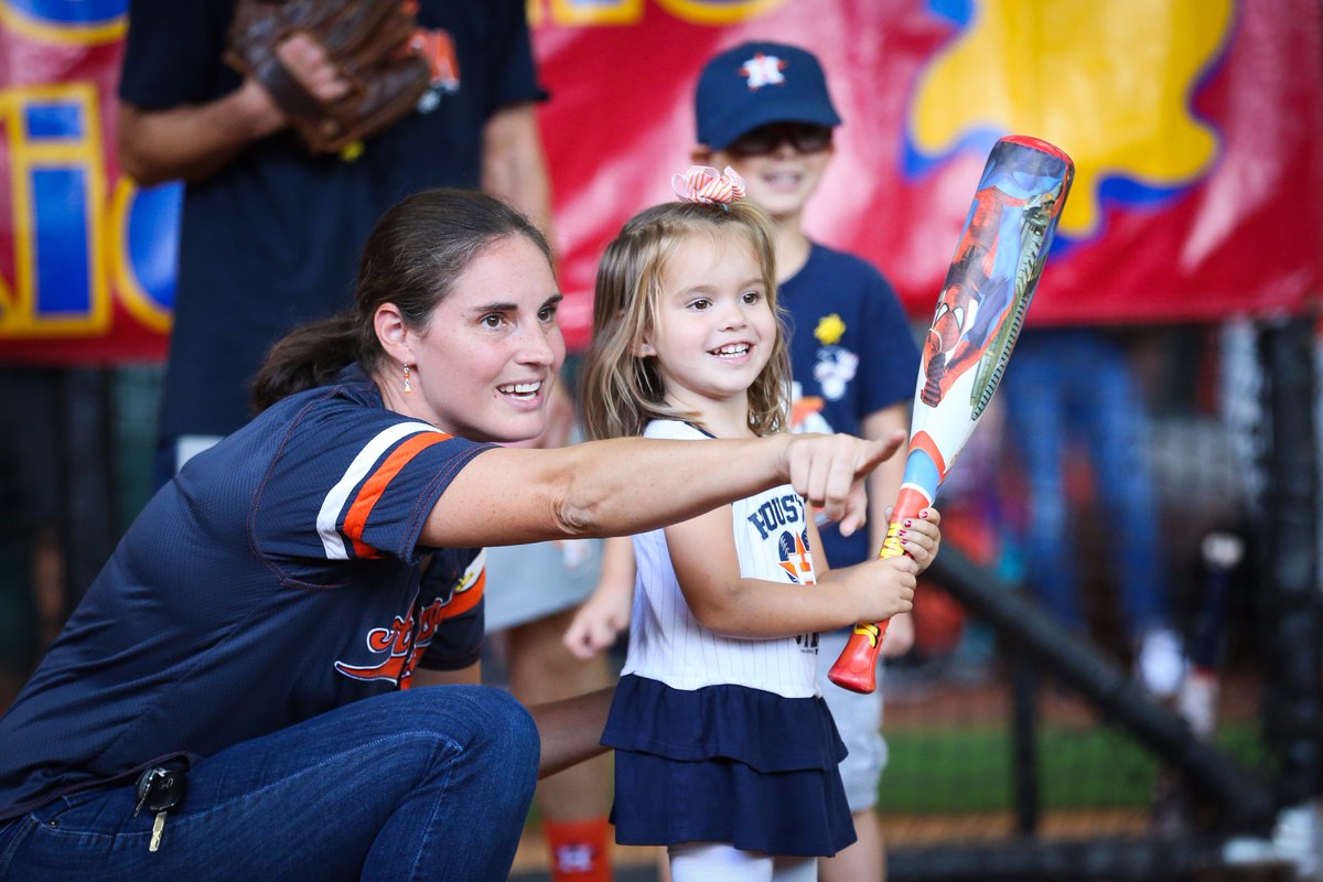 astros's tweet photo. Today at MMP, Craig Biggio stopped by to play some ball with the @SunshineKidsOrg! https://t.co/iiONfnC9CF