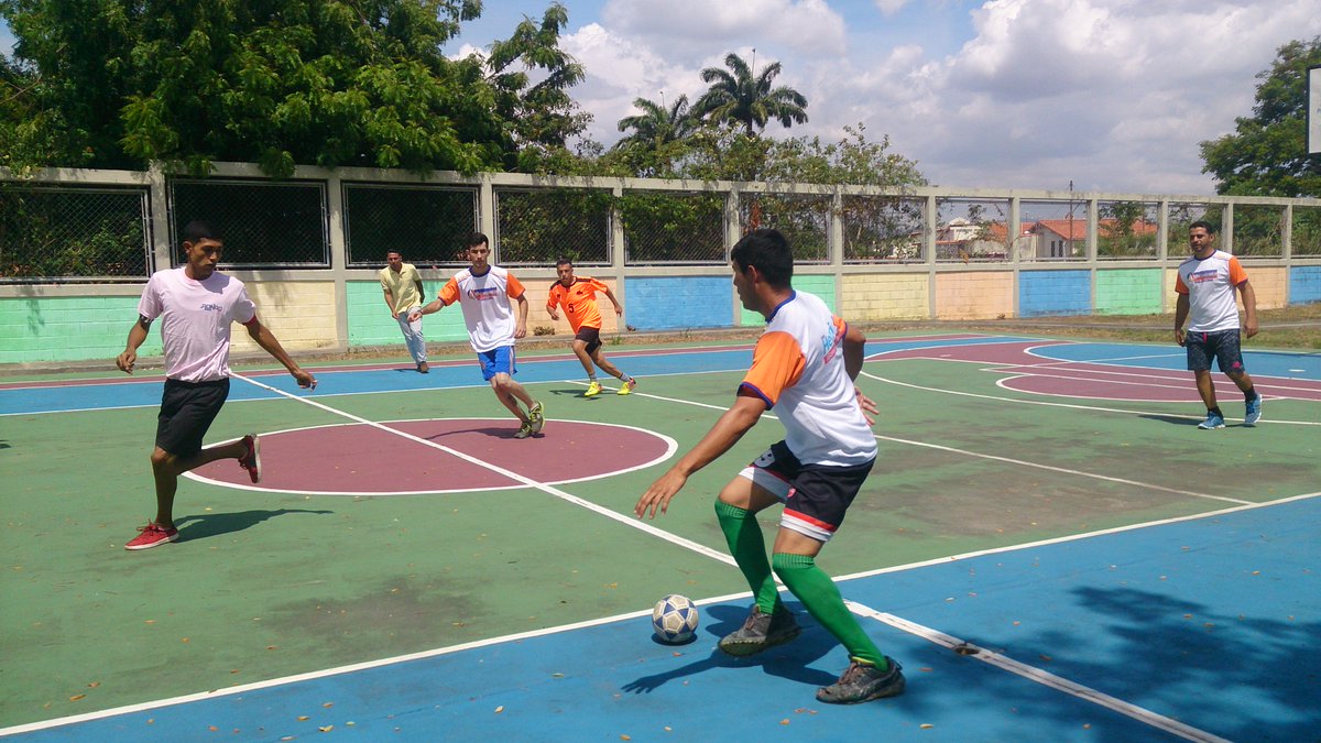 El Alcalde <a href="/josbarreras/">José Barreras</a>  participó en el 1er Torneo de Encuentro de  Urbanizaciones apoyando la actividad fisica en los jóvenes.