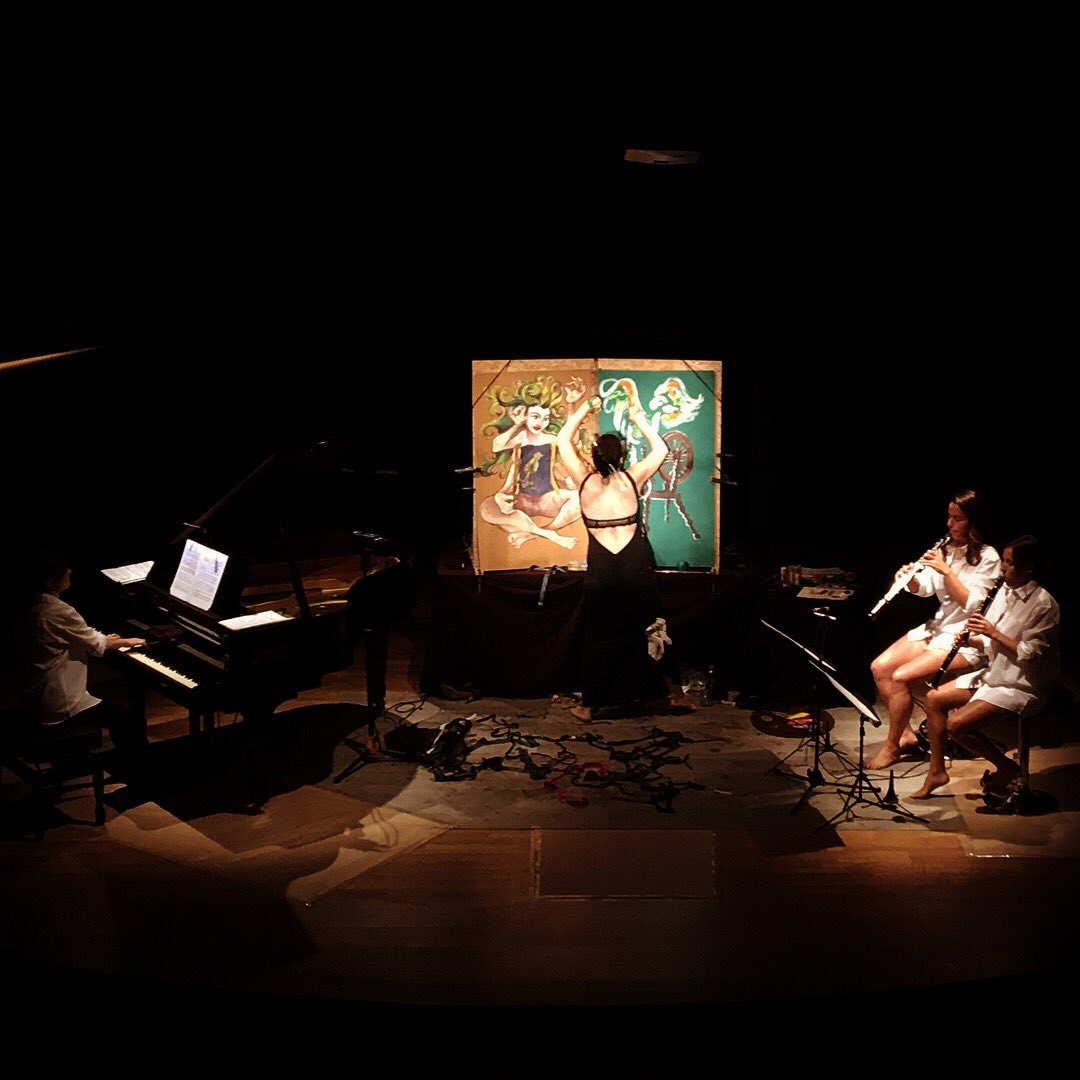 ULTRASONSalcora's tweet photo. Dissabte vam tancar #ULTRASONS17 amb un concert multidisciplinar de la mà de #somtressons+A juntant #músicaclassica i #pintura https://t.co/sBy8tQL8oX