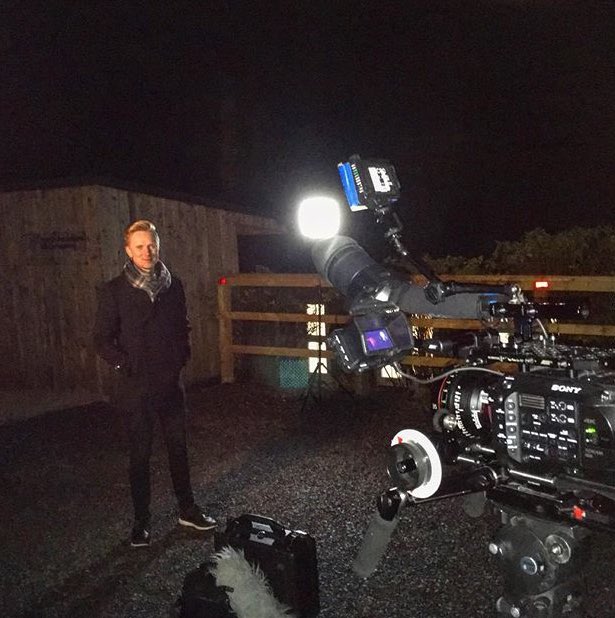 Join me &amp; <a href="/InsideOutCJ/">Chris Jackson 🏳️‍🌈🇺🇦</a> on <a href="/BBCOne/">BBC One</a> now, we’re talking stars, planets and dark skies! 
⭐️💫🌘💅🏻