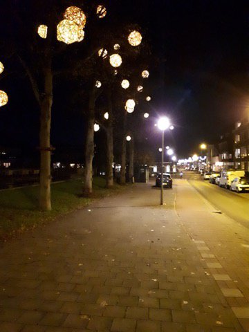 De feestverlichting hangt sinds vandaag ook bij de oude haven  #havenstraat #hilversum #magisch