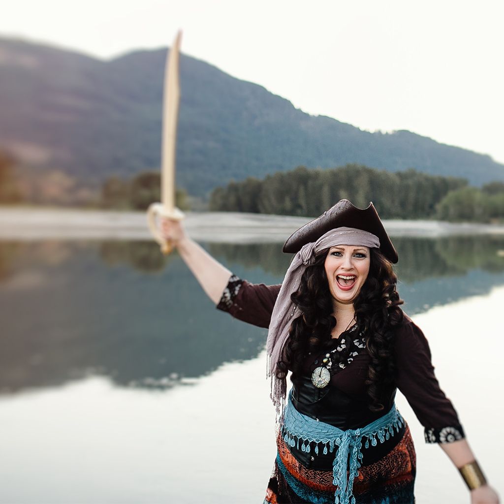 everafcharacter's tweet photo. It's #Monday... but don't let that get you down! Be like #PirateJenny and take Monday on with a go-get-em attitude!
Photo by @sarahsovereign https://t.co/sdgrJW4hDN