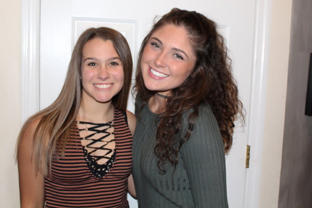 anna__higgins's tweet photo. happy bday bff 😘 i love you boo https://t.co/6jFtWTMCYc