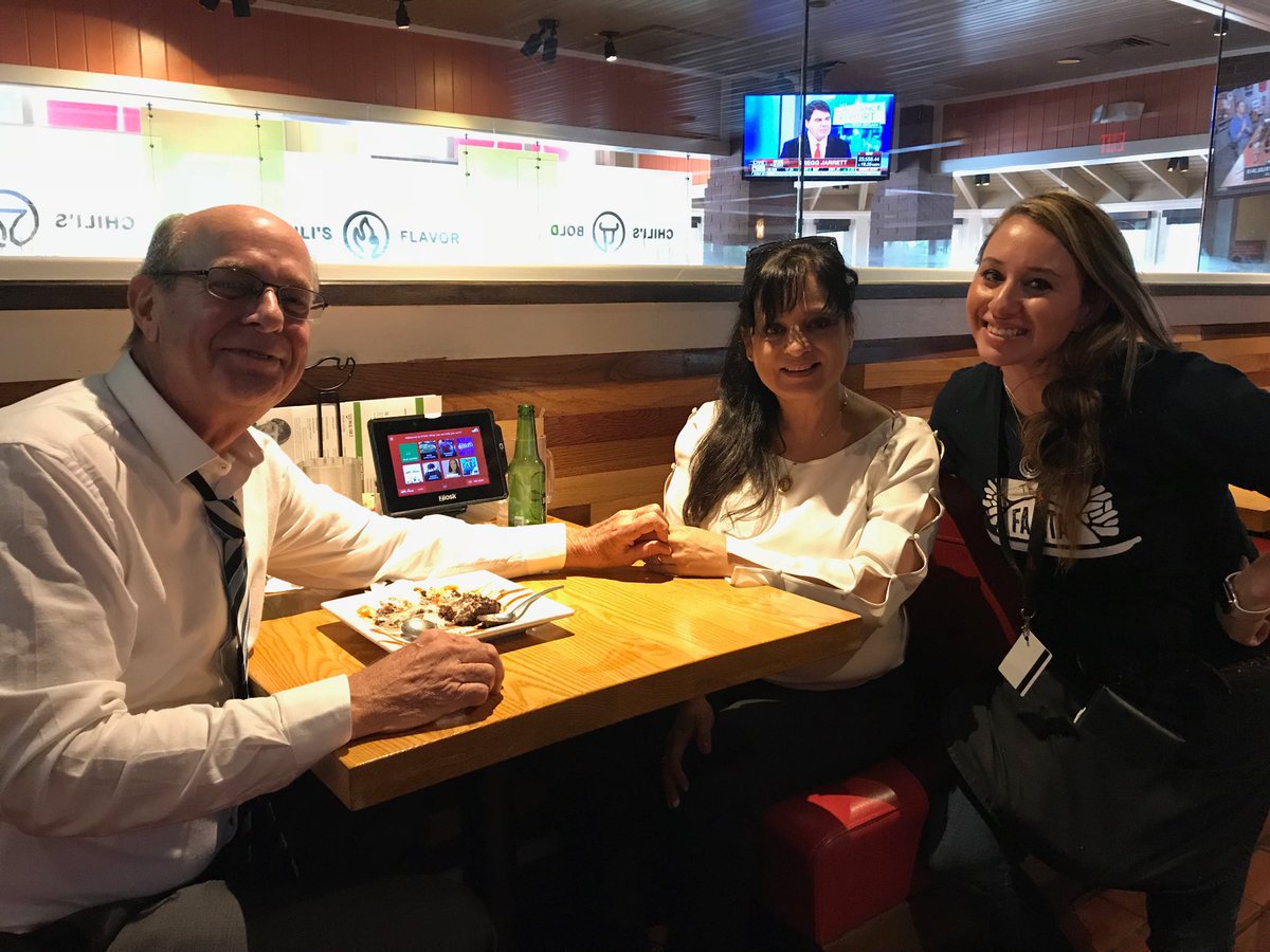 Valexander07's tweet photo. #Chilis love  Bob andCharlotte got married today! #amy best server@sawgrass mills https://t.co/HOmw5gQFu9
